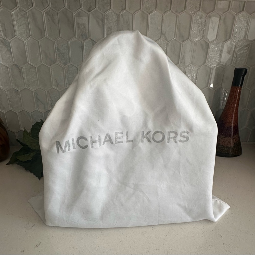 Michael Kors Lavender Saffiano Leather Satchel Bag With Detachable Strap & Dust - Picture 15 of 16